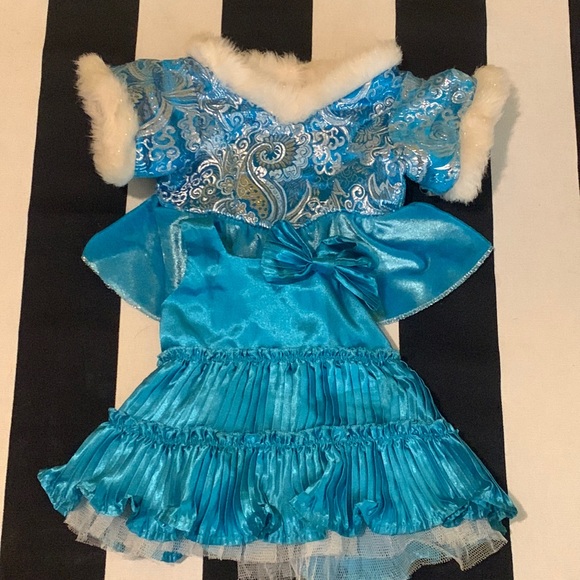 💕Lot of 2 Build-a-Bear dresses / matching earmuffs and shoes! Very light wear💕 - Picture 2 of 5